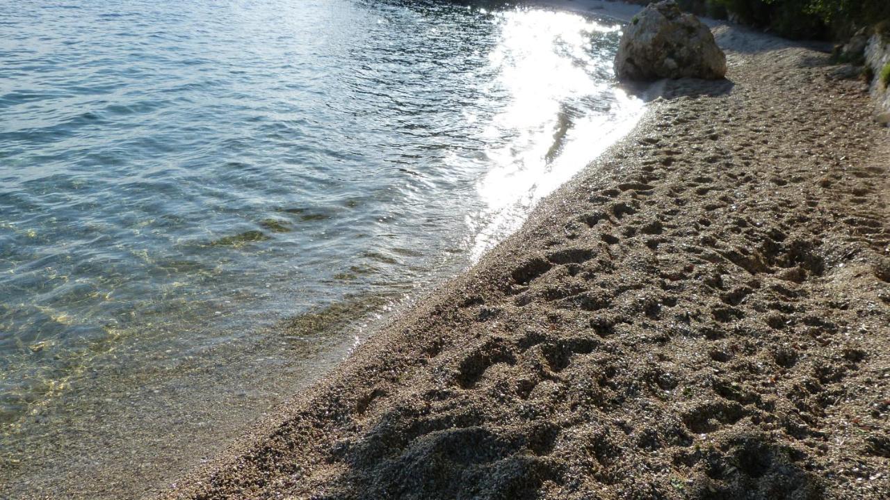 Beach Front Apartments Balica Rat โอมิช ภายนอก รูปภาพ