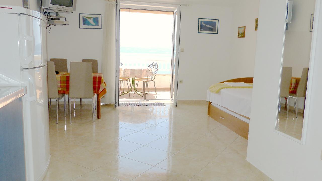 Beach Front Apartments Balica Rat โอมิช ภายนอก รูปภาพ